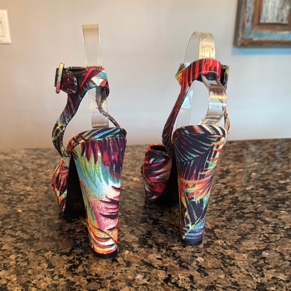 Misguided tropical Heels with Bold Design NWOT 8 - Picture 7 of 12